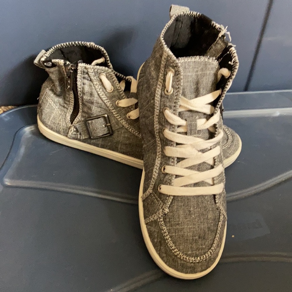 ROXY “Stowaway” Gray High-Top. Size 8